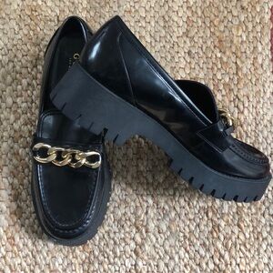 Guess Size 10 Lug Soled Chunky Black Loafers With Gold Chain Detail BNWOT